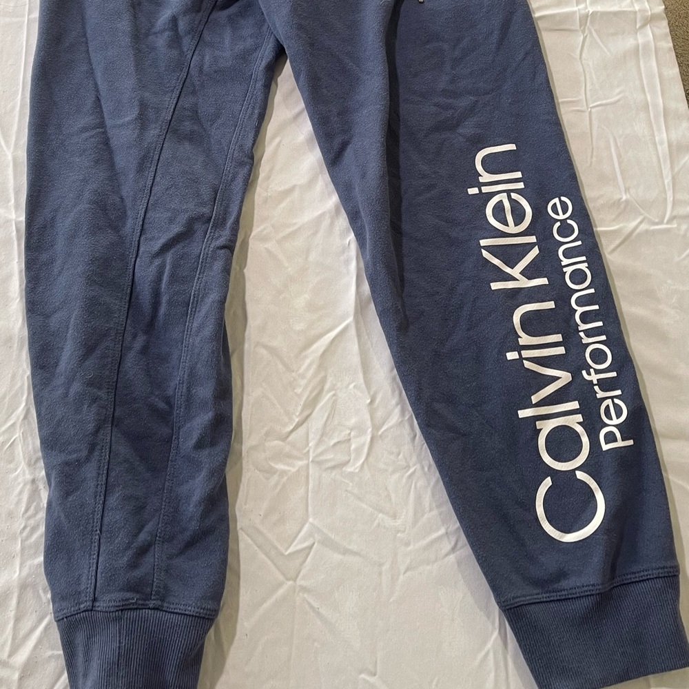 Calvin Klein Cropped Sweatpants